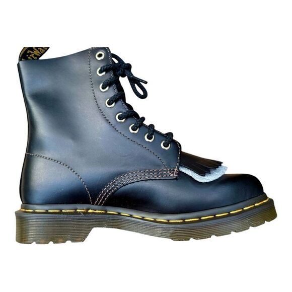 Dr. Martens 1460 Pascal Abruzzo
Boots. BNWT black classic boots. Size 7. - Picture 9 of 12